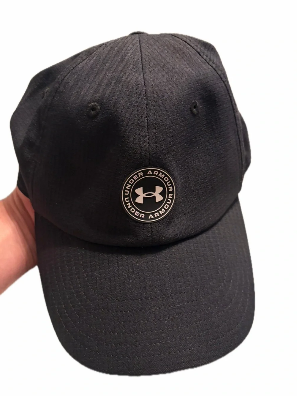 Under Armour Women’s Black Logo Baseball Cap ISO-Chill